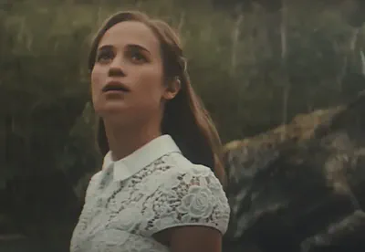 although Ava remains intentionally identifiable as robot throughout the film, the final scene reveals her in a truly indistinguishable humanoid